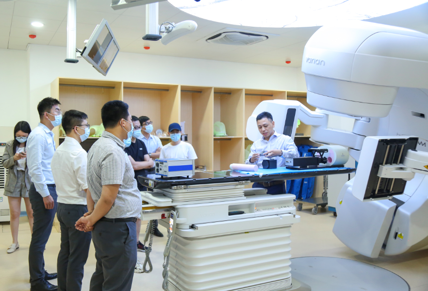 广州中医药大学金沙洲医院 多家公立三甲医院和私立医院参观我院国际肿瘤医